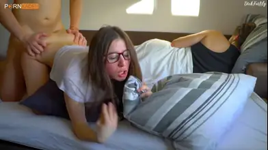 زوج خائن يفضح وزوجته تتناك من عشيقها