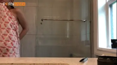 كاميرا خفية في حمام الفندق – فتاة ساخنة تلتقط وهي تستحم –