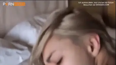 فيديو إباحي منزلي ساخن مع فتاة سويدية مشاغبة.